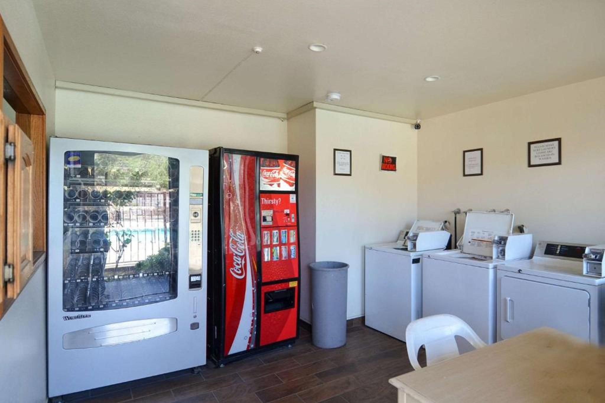 Beyond Stay Hotel Victorville Downtown Dış mekan fotoğraf