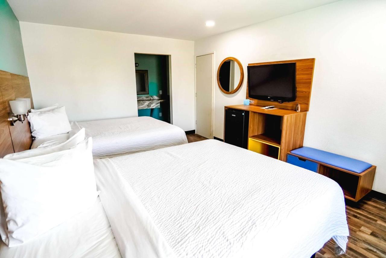 Beyond Stay Hotel Victorville Downtown Dış mekan fotoğraf
